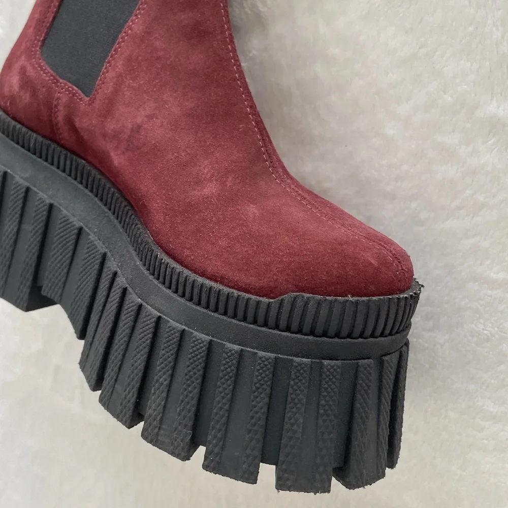 L'Intervalle Lorana Chelsea boot in burgundy suede, Eu 37 = us.  6.5 like new. - Picture 13 of 14